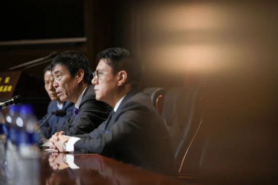 罗马官方声明：“在FIGC检察院启动诉讼程序后，总监平托、主教练穆里尼奥都发表了相关声明，重申了对调查机构以及裁判委员会的最大尊重与合作意愿。